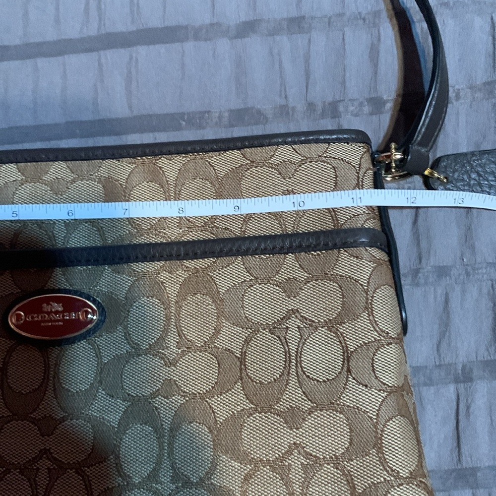 Coach Signature Beige Crossbody Bag - Picture 2 of 6